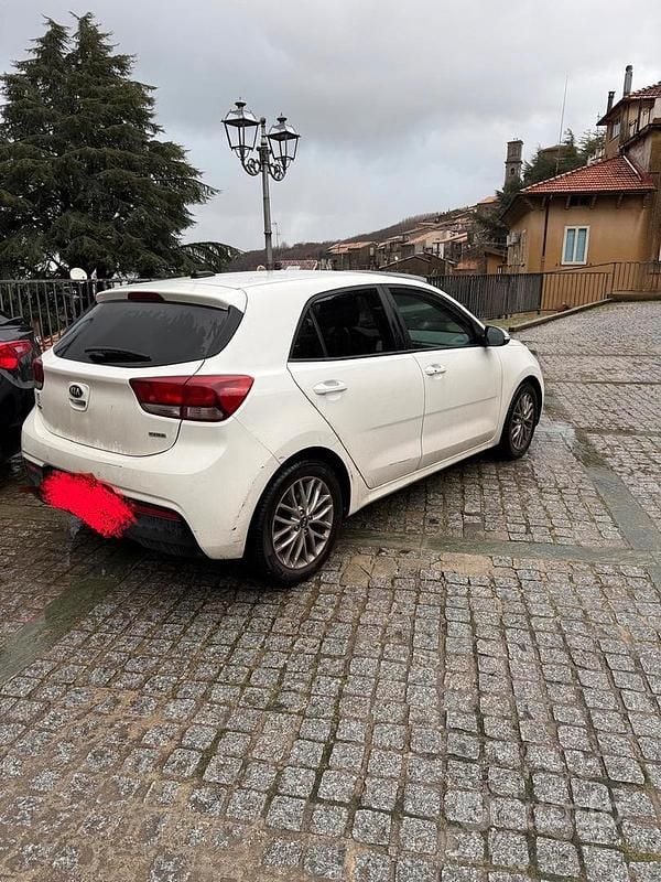 Usata Kia Rio 90 CV (66 kW) 2017 Bianco Utilitaria