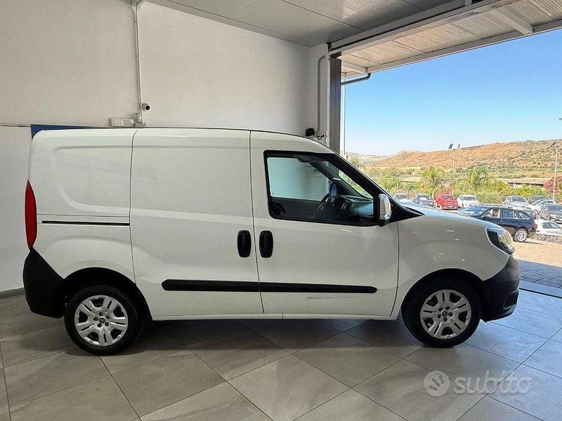 Usata Fiat Doblò 105 CV (77 kW) 2019 Bianco Monovolume