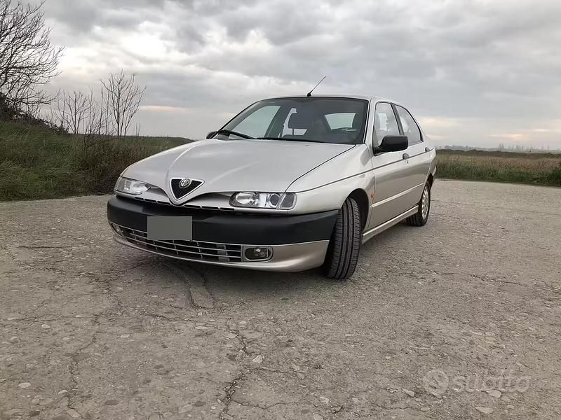 Usata Alfa Romeo 146 129 CV (94 kW) 1995 Argento Utilitaria
