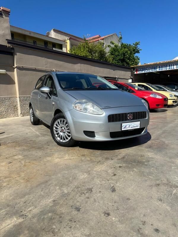 Usata Fiat Grande Punto Dynamic 65 CV (47 kW) 2008 Grigio metallizzato Utilitaria