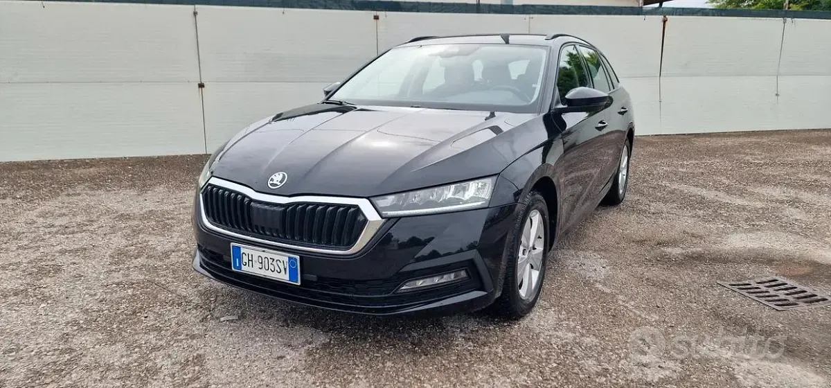 Usata Skoda Octavia Executive 150 CV (110 kW) 2022 Nero Station wagon