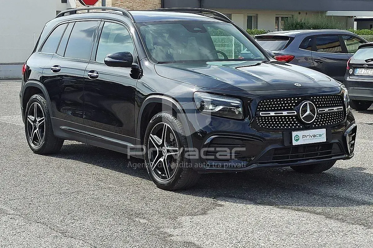 Usata Mercedes GLB200 AMG line 150 CV (110 kW) 2024 Nero SUV