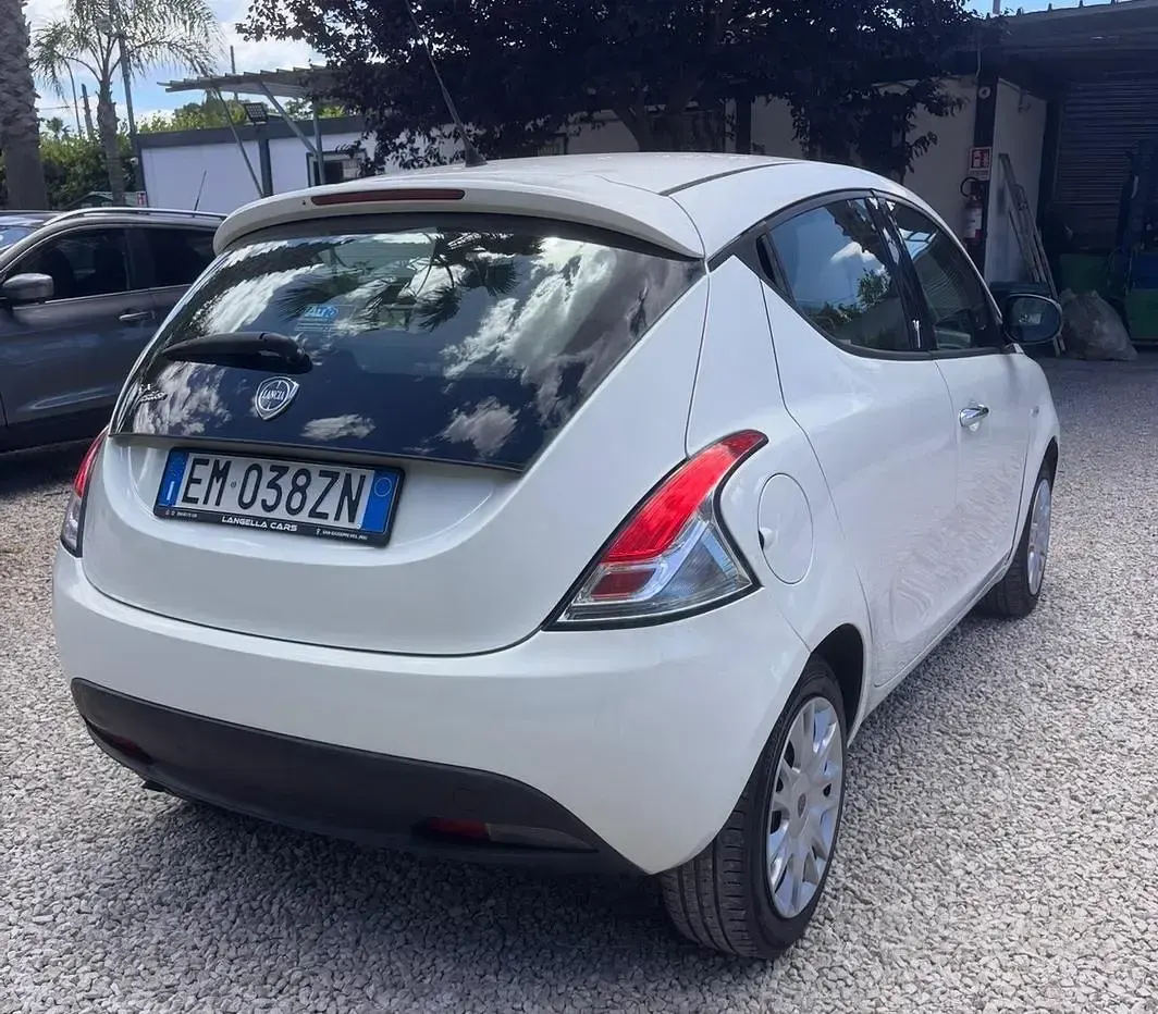 Usata Lancia Ypsilon S 69 CV (50 kW) 2012 Bianco Utilitaria