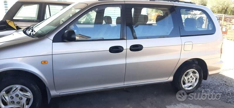 Usata Kia Carnival 2000 Grigio Monovolume