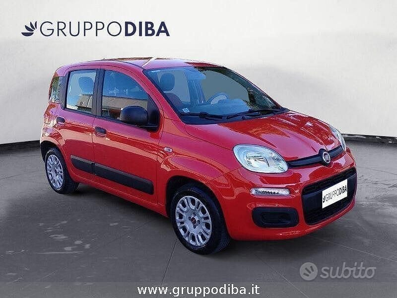 Usata Fiat Panda Pop 69 CV (50 kW) 2018 Rosso Utilitaria