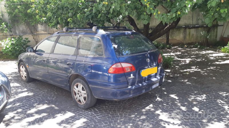 Usata Toyota Avensis 2002 Blu Station wagon