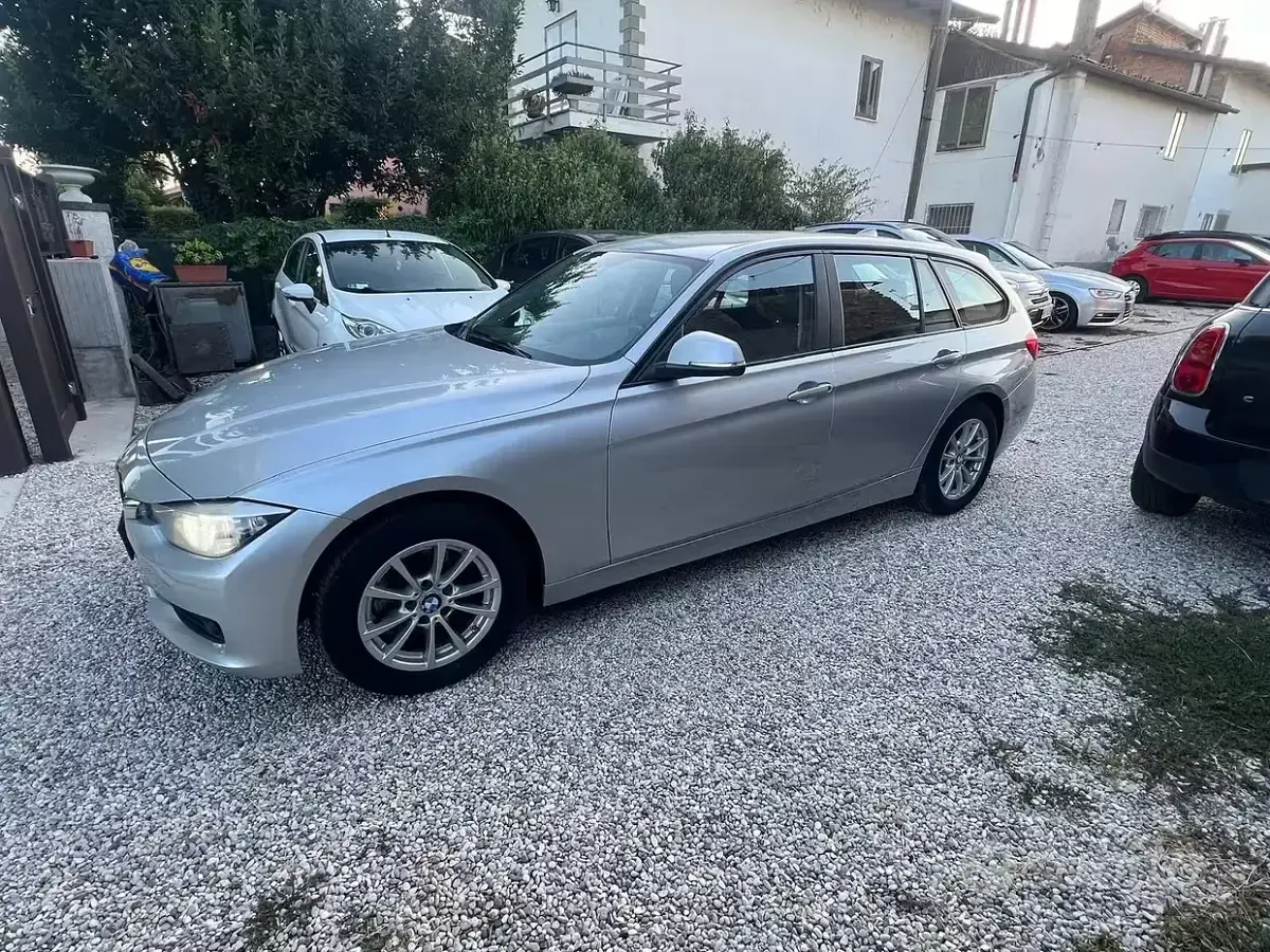 Usata BMW 318 143 CV (105 kW) 2015 Grigio Station wagon