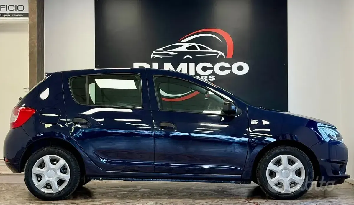 Usata Dacia Sandero Lauréate 75 CV (55 kW) 2014 Blu Berlina