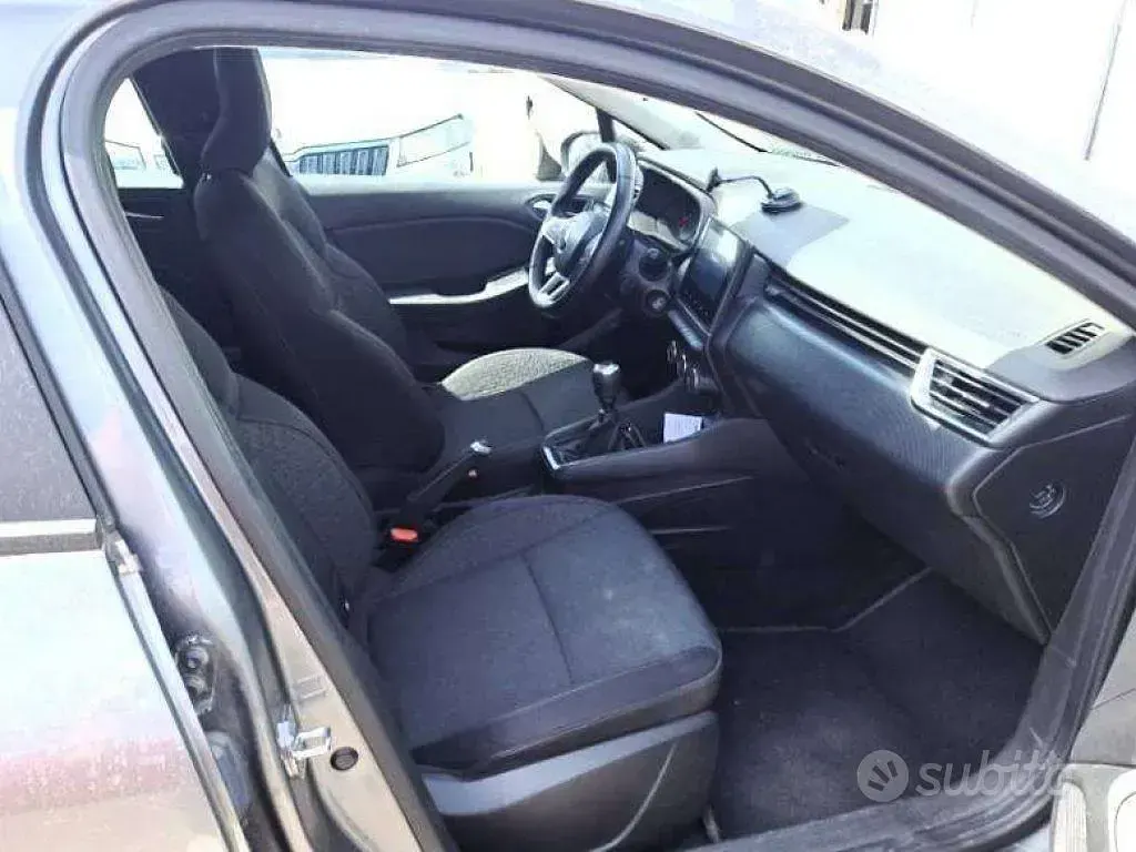 Usata Renault Clio V Equilibre 91 CV (66 kW) 2023 Grigio Berlina