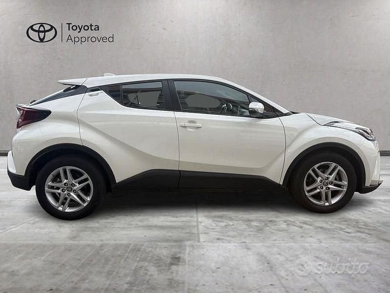 Usata Toyota C-HR Active 122 CV (89 kW) 2023 Bianco SUV