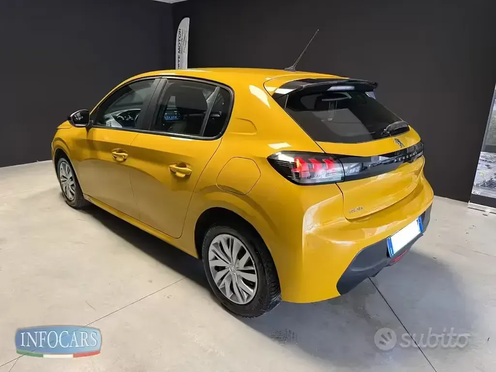 Usata Peugeot 208 Active 75 CV (55 kW) 2023 Giallo metallizzato Utilitaria