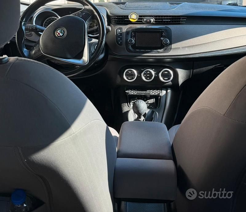 Usata Alfa Romeo Giulietta Exclusive 150 CV (110 kW) 2014 Nero Utilitaria