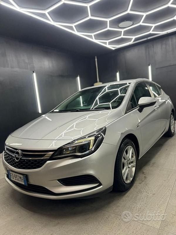 Usata Opel Astra 104 CV (76 kW) 2016 Grigio Berlina