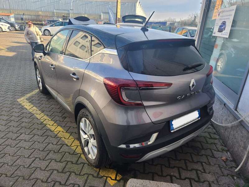 Usata Renault Captur Intens 101 CV (74 kW) 2022 Grigio SUV