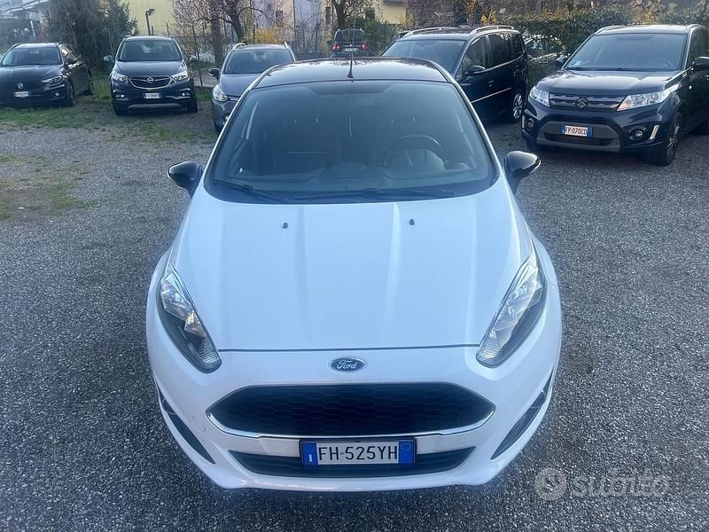 Usata Ford Fiesta 95 CV (69 kW) 2017 Bianco Berlina