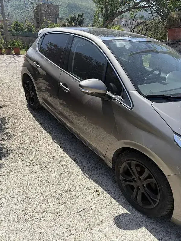 Usata Peugeot 208 Allure 95 CV (69 kW) 2014 Utilitaria