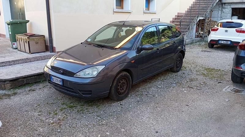 Usata 2002 Ford Focus Ambiente Tre volumi | 700 € (Ottimo prezzo) - Immagine 1/4