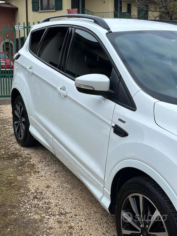 Usata Ford Kuga ST-Line 120 CV (88 kW) 2017 Bianco SUV