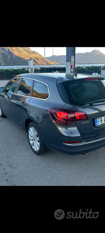 Usata Opel Astra Sport 140 CV (102 kW) 2015 Grigio Station wagon