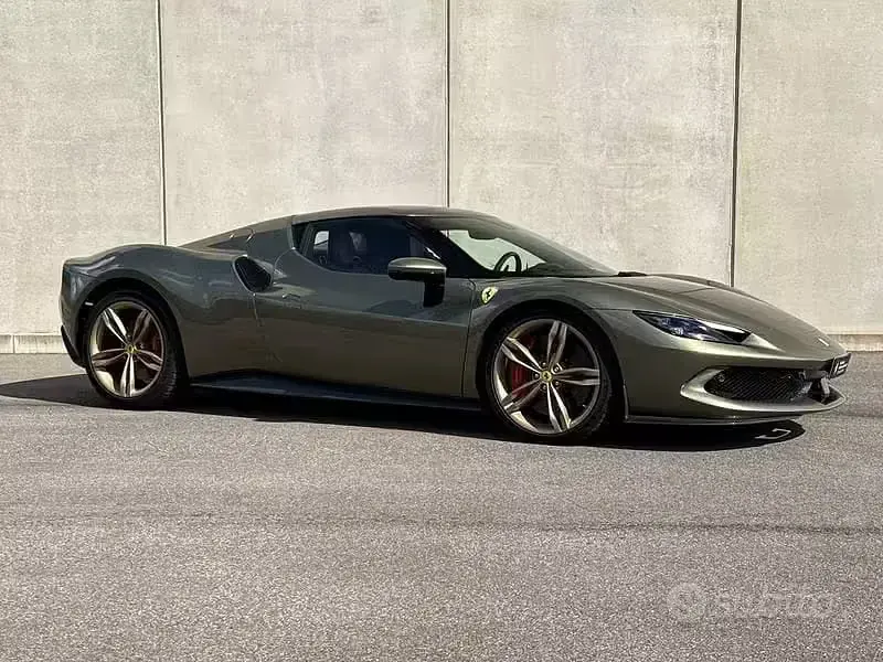 Usata Ferrari 296 663 CV (487 kW) 2025 Coupé