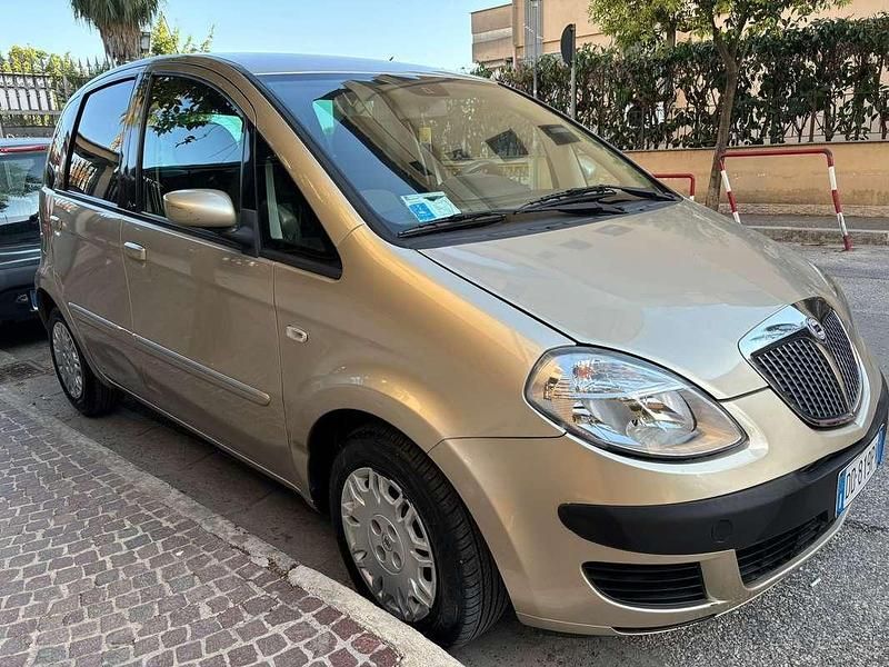 Usata Lancia Musa 69 CV (50 kW) 2006 Oro Monovolume
