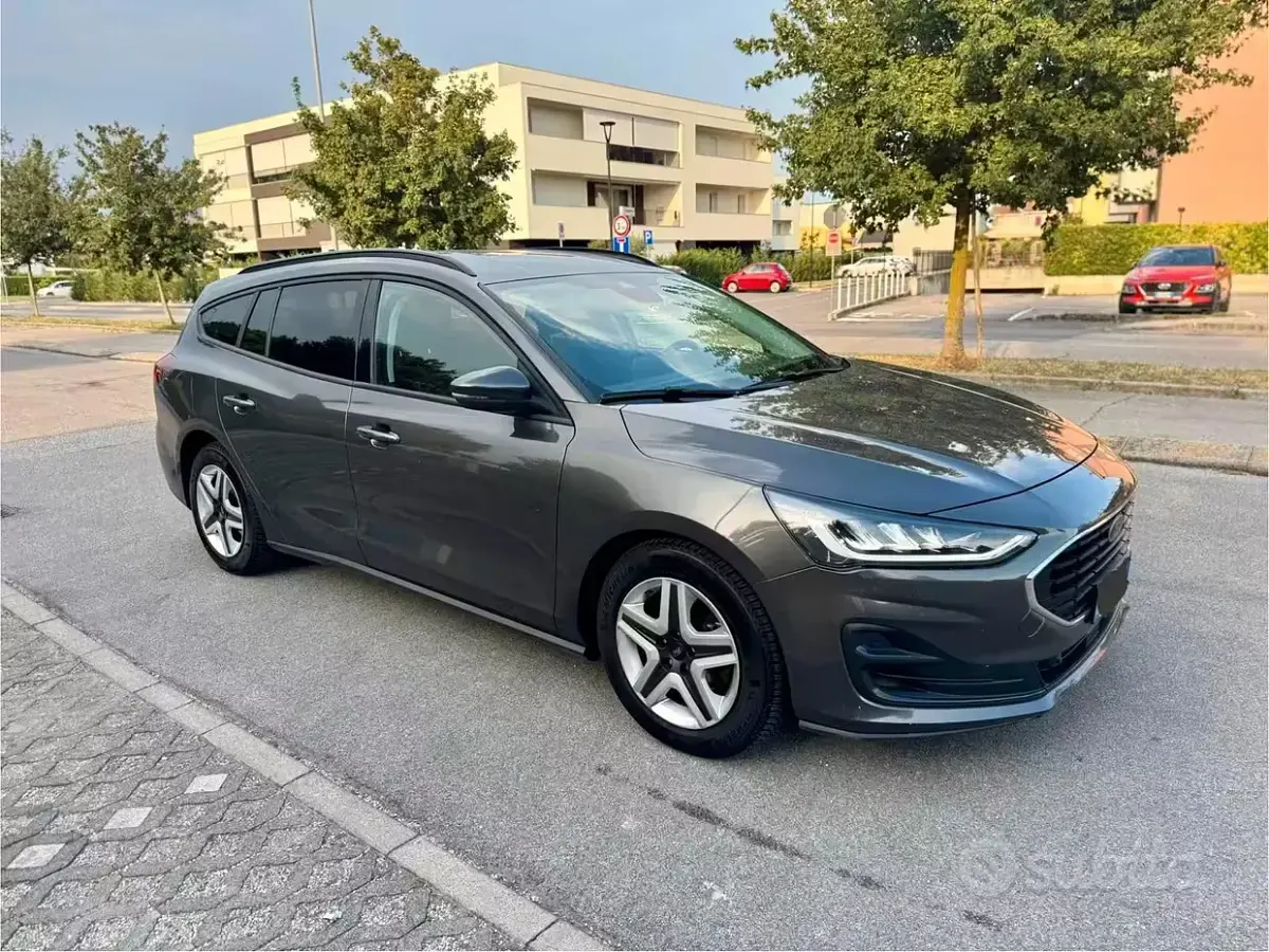 Usata Ford Focus 120 CV (88 kW) 2022 Grigio Station wagon