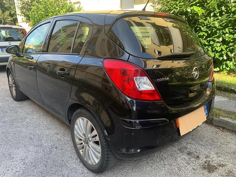 Usata Opel Corsa 75 CV (55 kW) 2012 Nero Utilitaria