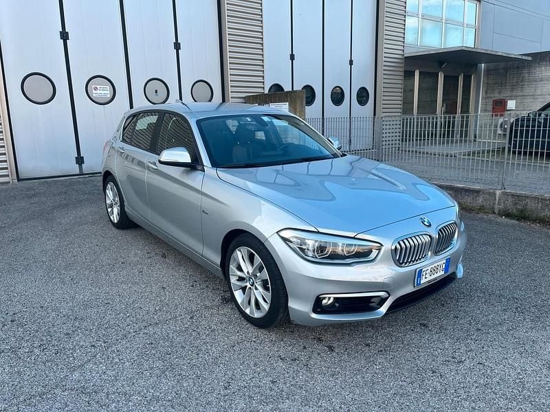 Usata BMW 118 Urban Line 149 CV (109 kW) 2016 Argento Utilitaria