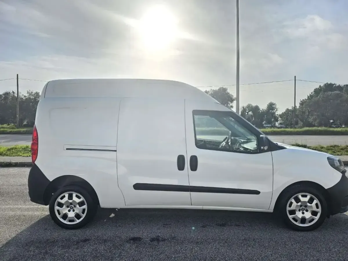 Usata Fiat Doblò Lounge 120 CV (88 kW) 2020 Bianco Monovolume