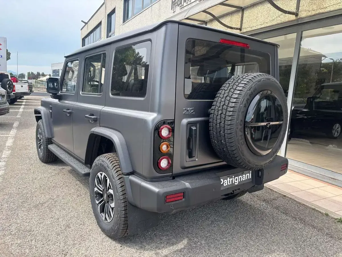 Nuova EMC 212 166 CV (122 kW) 2026 Grigio opaco SUV