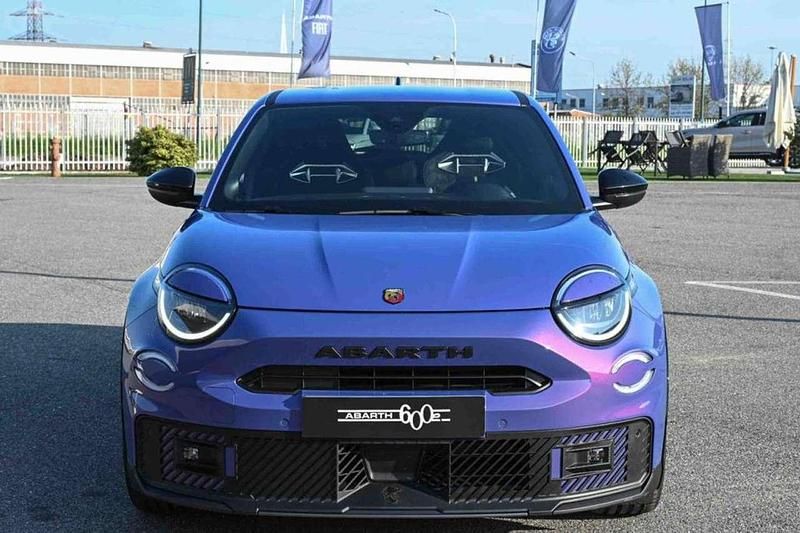 Nuova Abarth 600e Scorpionissima 206 kW (281 CV) 2025 Viola SUV