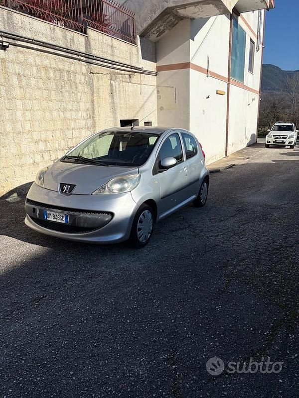 Usata Peugeot 107 68 CV (50 kW) 2008 Grigio Utilitaria