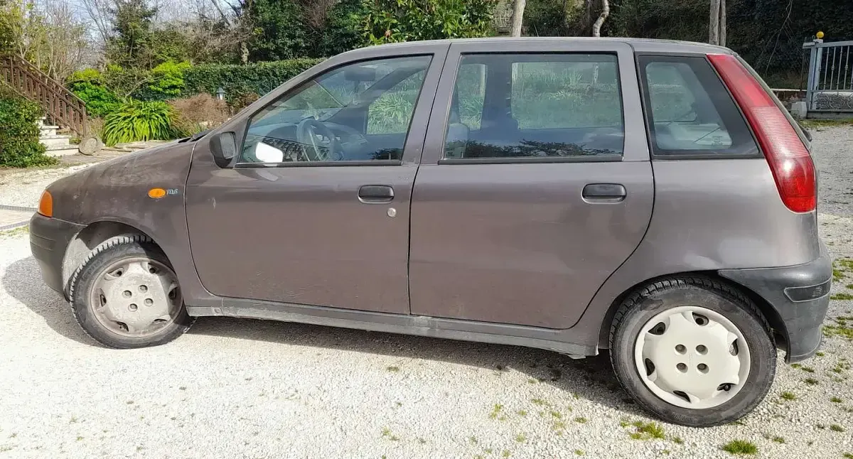 Usata Fiat Punto S 63 CV (46 kW) 1998 Grigio Berlina