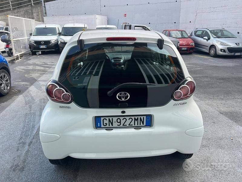 Usata Toyota Aygo Connect Style 68 CV (50 kW) 2014 Other Utilitaria