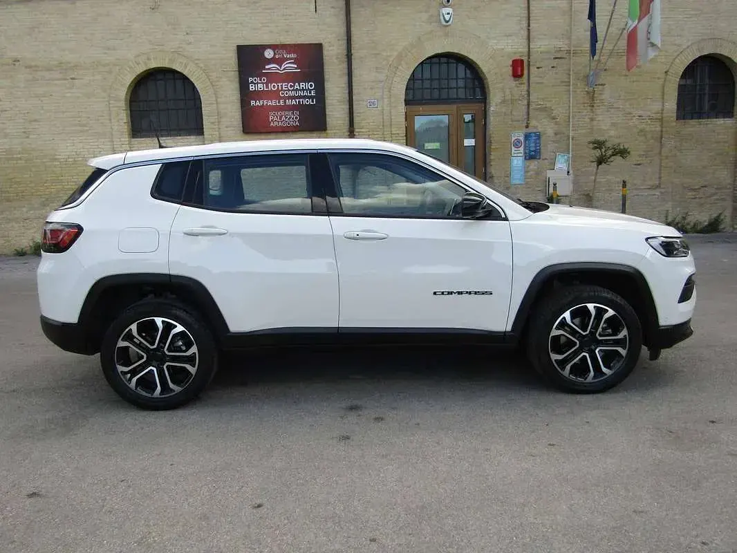 Usata Jeep Compass Altitude 131 CV (96 kW) 2024 Bianco SUV
