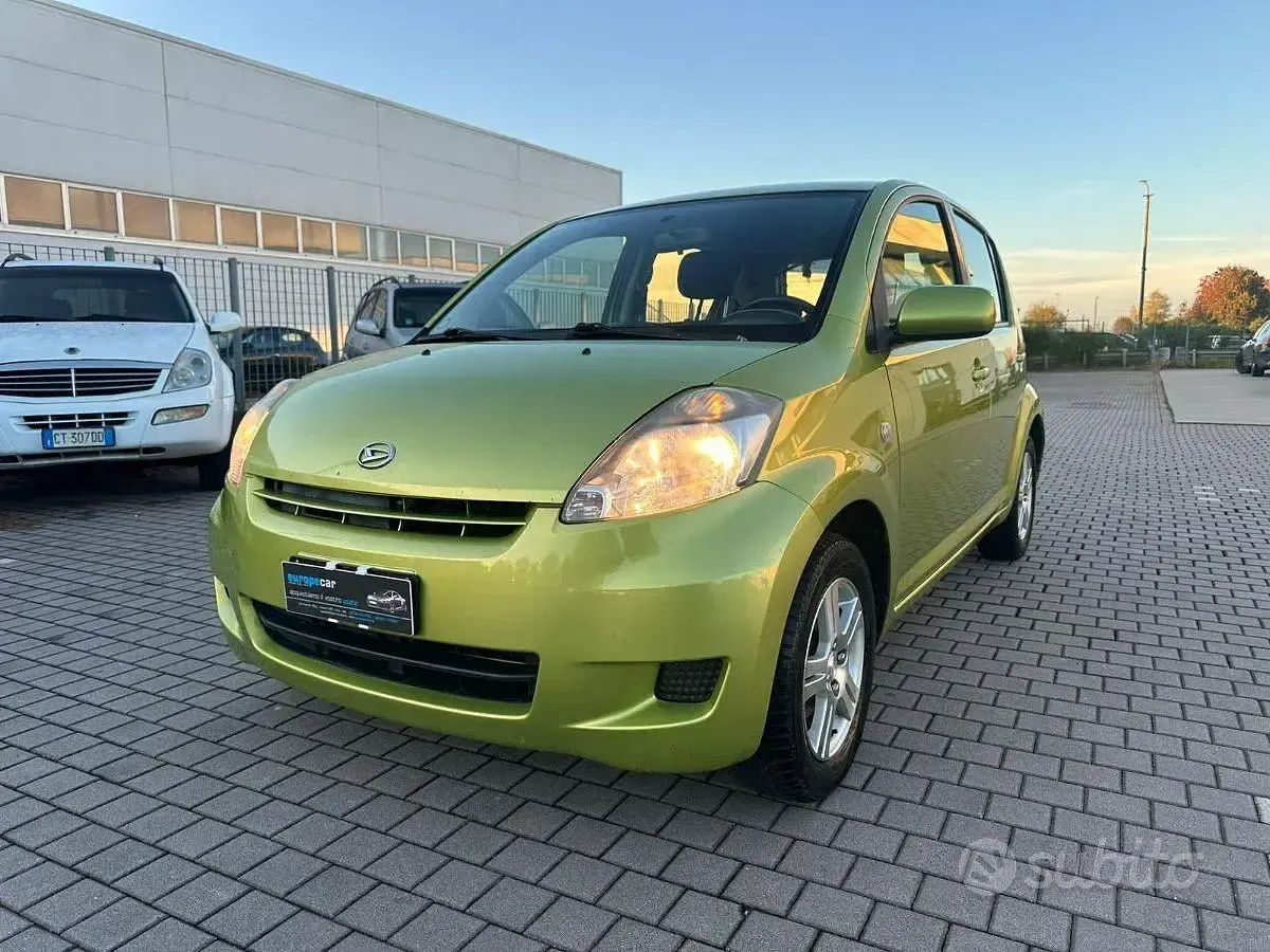 Usata Daihatsu Sirion TAKA 90 CV (66 kW) 2009 Verde Utilitaria