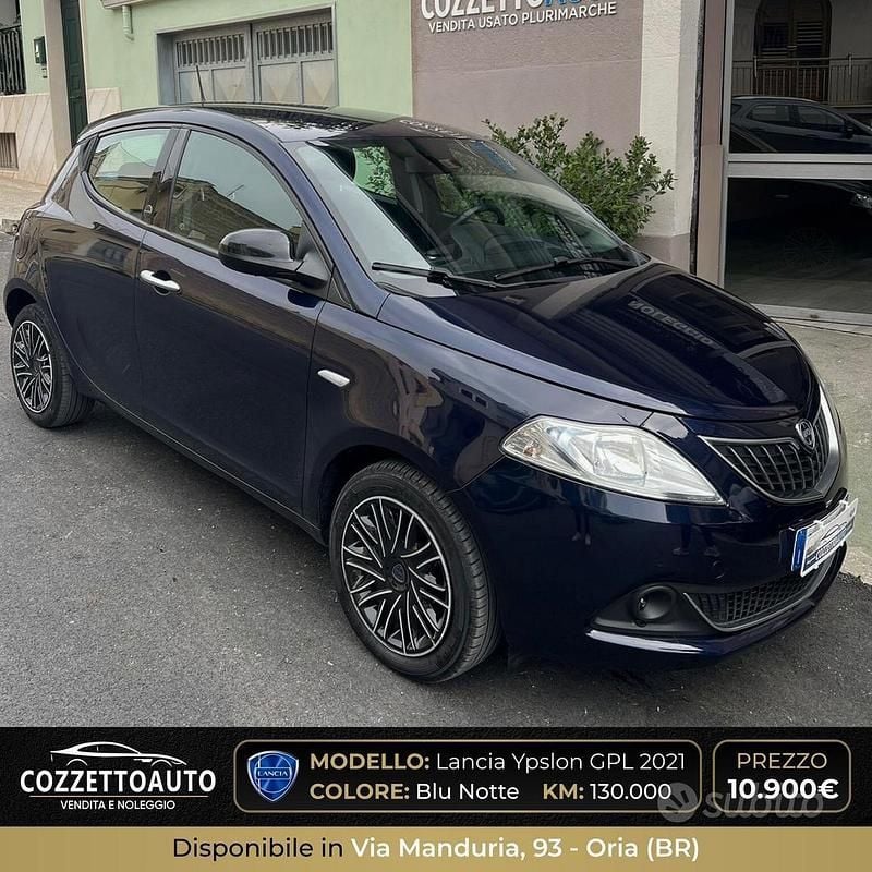 Usata Lancia Ypsilon Gold 69 CV (50 kW) 2021 Blu Utilitaria