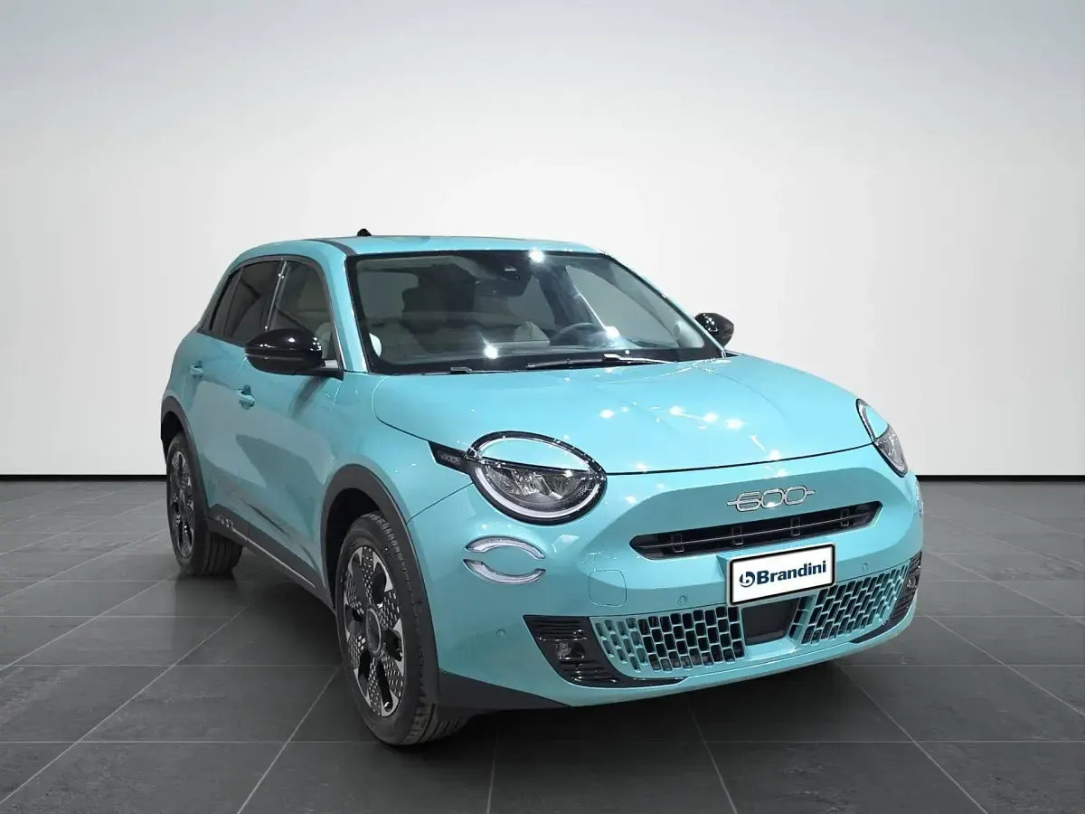 Usata Fiat 600 La Prima 101 CV (74 kW) 2025 Azzurro met SUV