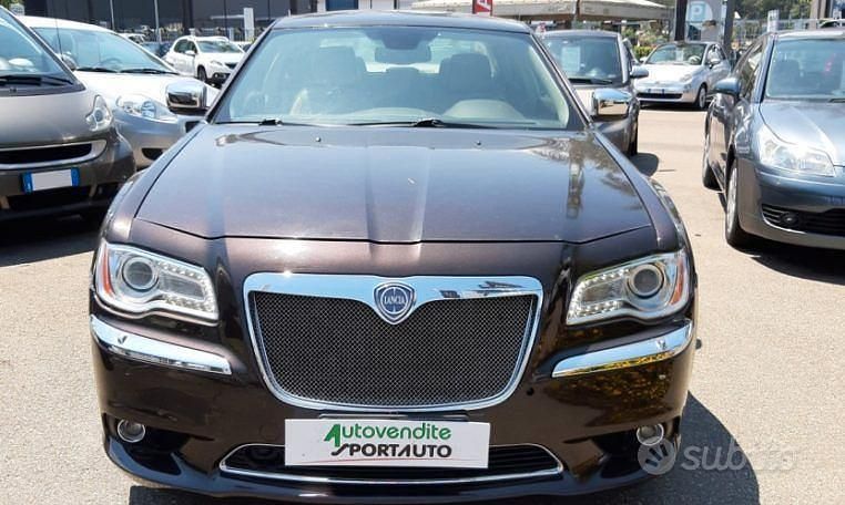 Marrone Usata 2012 Lancia Thema Tre volumi | 13.000 € (Molto cara) - Immagine 1/4