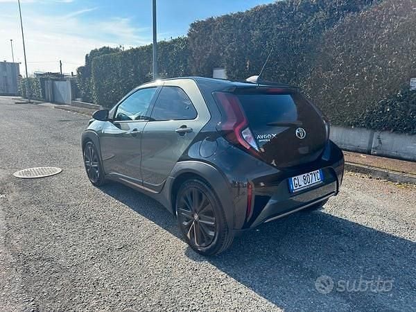 Usata Toyota Aygo X Lounge 72 CV (52 kW) 2022 Grigio SUV
