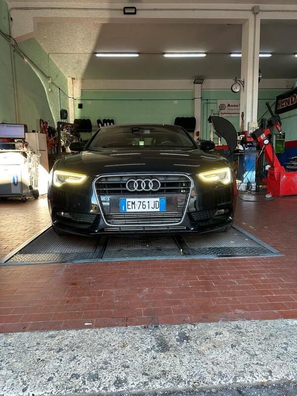 Nero Usata 2012 Audi A5 Coupé | 15.000 € (Buon prezzo) - Immagine 1/4