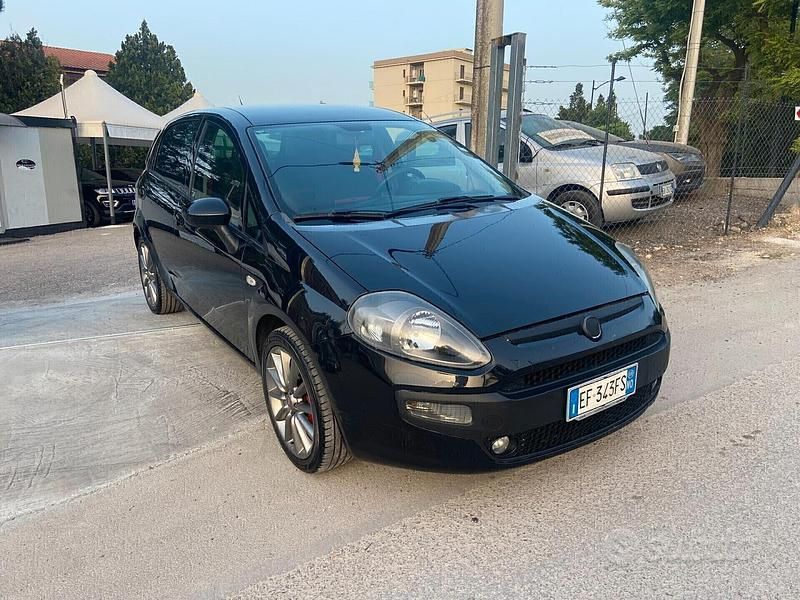 Nero Usata 2011 Fiat Punto Sport Due volumi | 4599 € (Cara) - Immagine 1/4