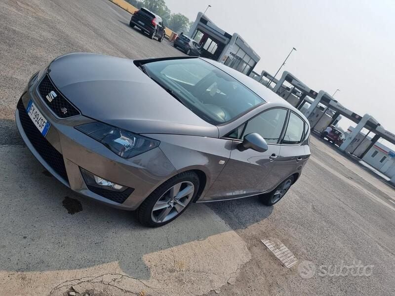 Grigio Usata 2015 Seat Ibiza Tre volumi | 6800 € (Buon prezzo) - Immagine 1/4