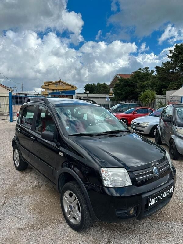 Usata Fiat Panda 4x4 Cross 75 CV (55 kW) 2008 Nero Utilitaria