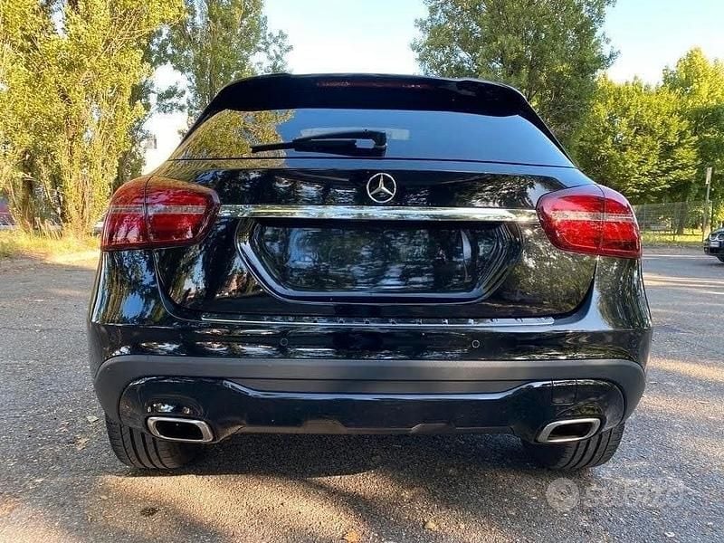 Usata Mercedes GLA200 156 CV (114 kW) 2018 Nero SUV