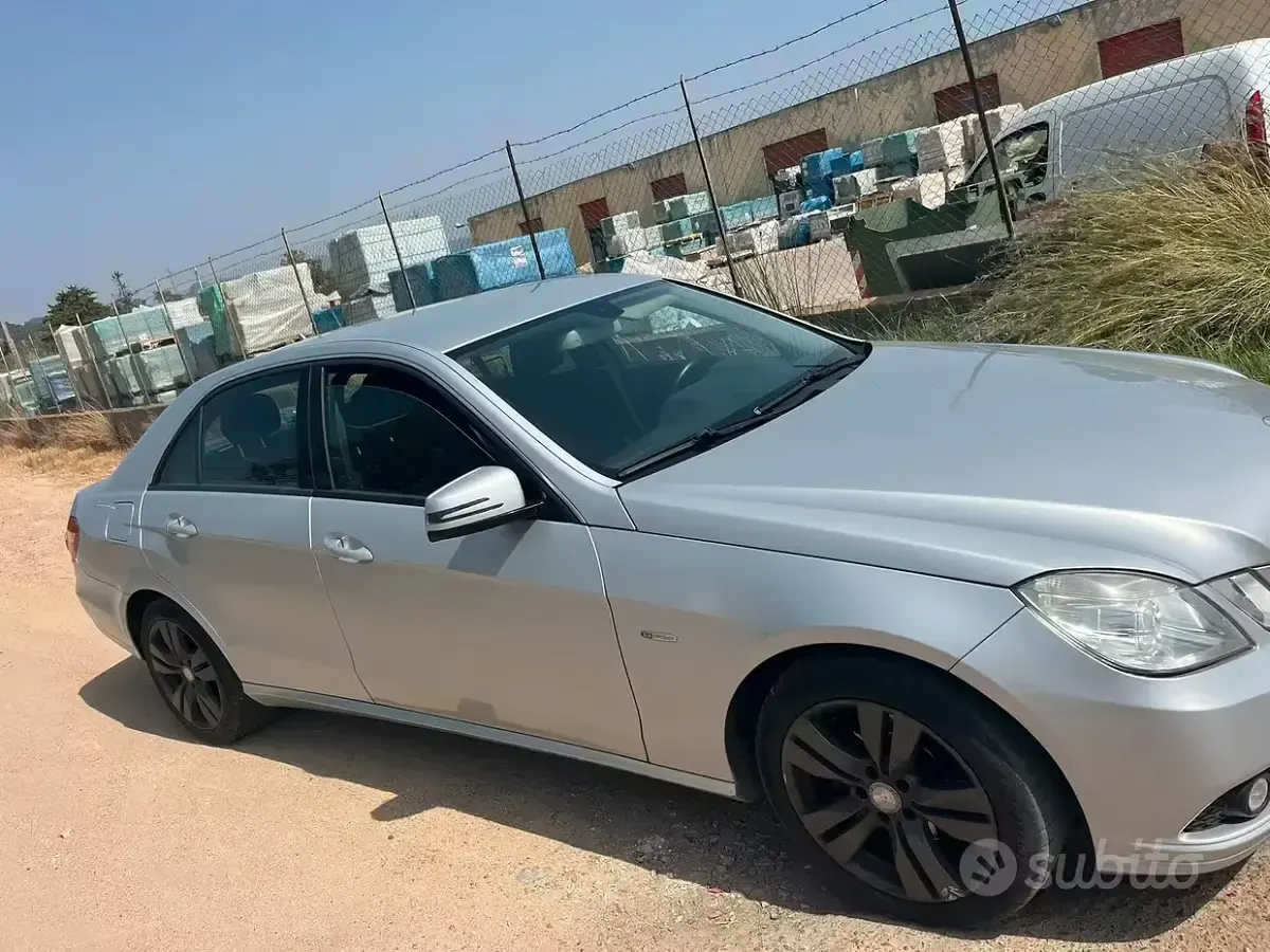 Usata Mercedes E250 204 CV (150 kW) 2011 Grigio Berlina