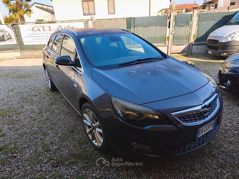 Usata Opel Astra Cosmo 179 CV (131 kW) 2011 Grigio Station wagon