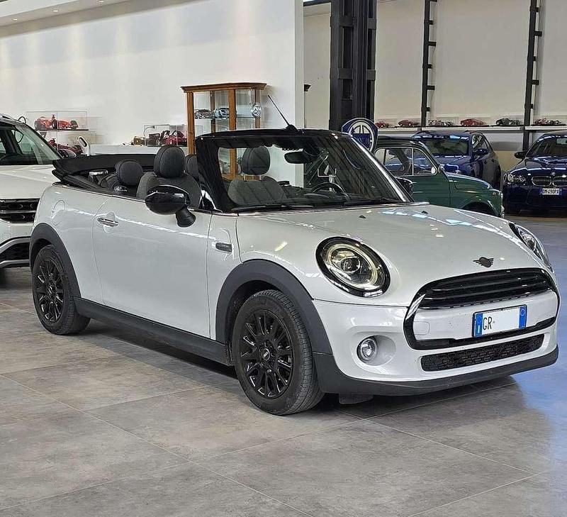 Usata Mini One Cabriolet 102 CV (75 kW) 2019 Argento perlato Cabrio