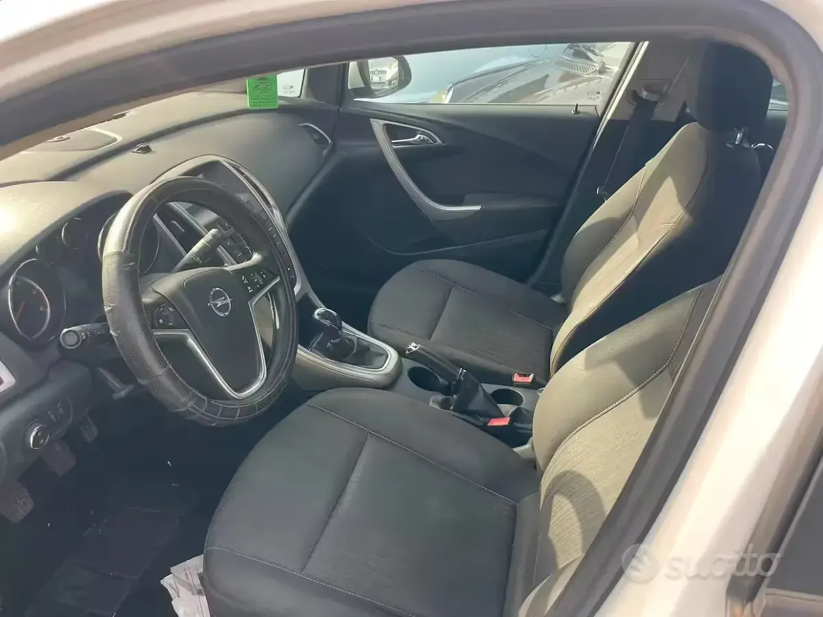 Usata Opel Astra 110 CV (80 kW) 2011 Bianco Station wagon