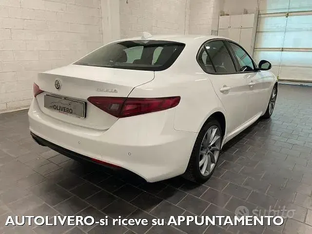 Usata Alfa Romeo Giulia Business 150 CV (110 kW) 2018 Bianco Berlina